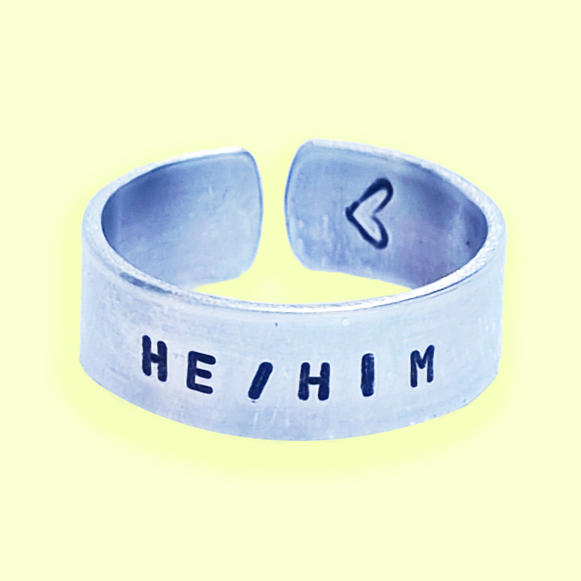 bijou bague pronoms pronouns he him 1