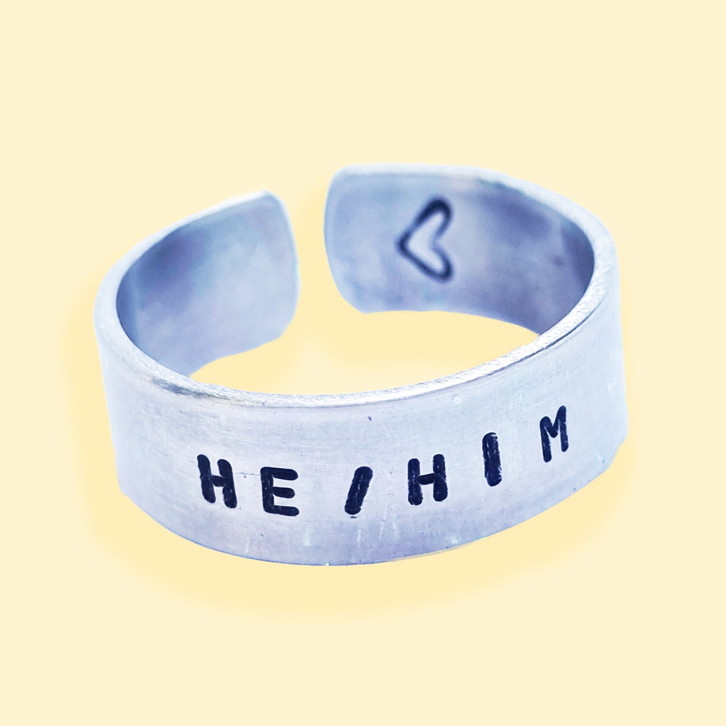 bijou bague pronoms pronouns he him 2